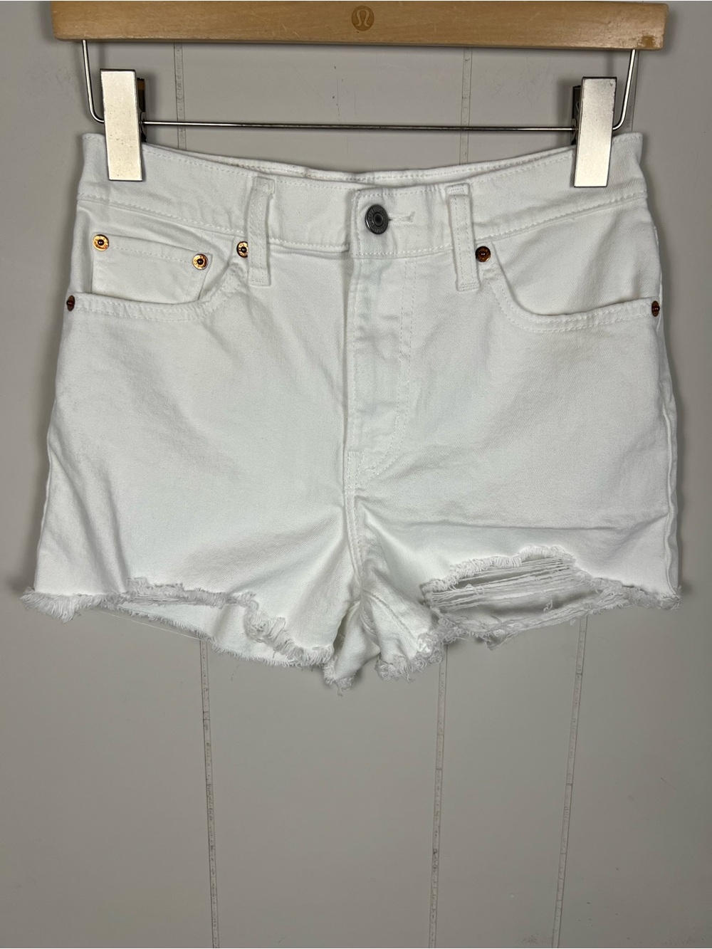 Levi’s White High Rise Shorts Size 28 Coastal Beach‎ Vacation